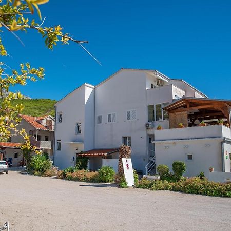 Apartments By The Sea Sumpetar, Omis - 2808 Екстер'єр фото